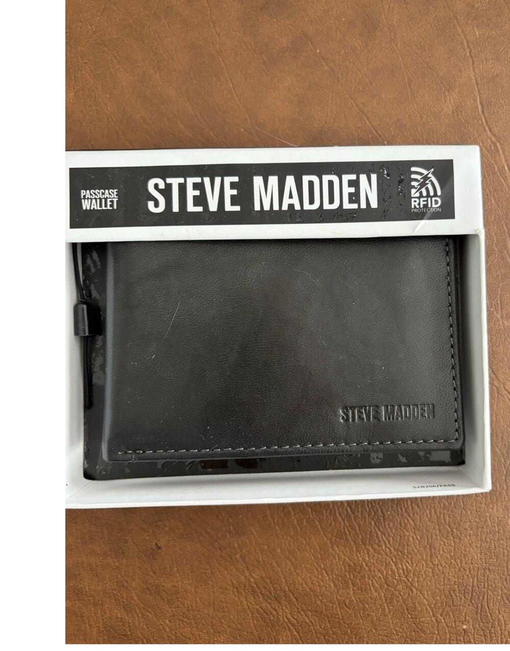 Steve Madden Men’s Black Leather RFID Passcase Wallet NWT